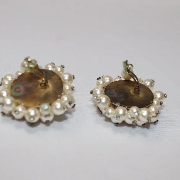 Vintage Faux Pearl Rhinestone Cluster Clip On Earrings Gold Tone - Picture 7 of 8